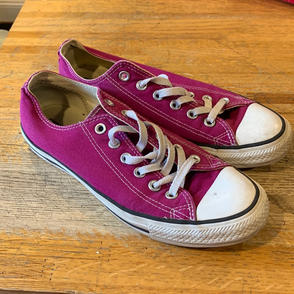 Magenta converse